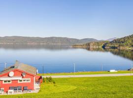Awesome Home In Vgstranda With House Sea View，位于Reistad的度假屋
