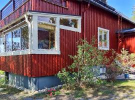 Cozy Home In Stors&auml;vartr&auml;sk With Sauna，位于Stors&auml;vartr&auml;sk的舒适型酒店