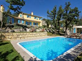 Nice Home In Pazin With Outdoor Swimming Pool，位于Brajkovići的酒店