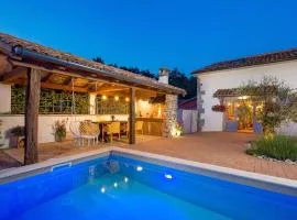 Amazing Home In Mucici With Kitchen
