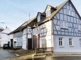 Beautiful Home In Hachenburg With 2 Bedrooms，位于哈亨堡的带停车场的酒店