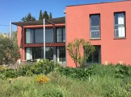 Belle chambre avec vue dans maison d'architecte