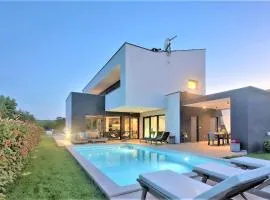 Luxury Villa Hedone with heated pool, welness and playground