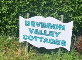 Deveron Valley Cottages，位于Marnoch亨特利城堡附近的酒店