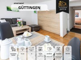 Große moderne Ferienwohnung in bester Bodenseelage l 1 Minute zum Bodensee l 2 Zimmer l Vollausgestattete Küche l Sonnenbalkon l WLAN l Willkommen im Apartment Güttingen，位于博登斯边的拉多夫采尔的低价酒店