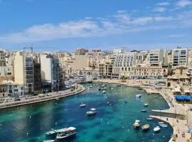 2 Bedroom Seafront Duplex Penthouse in the heart of Spinola Bay