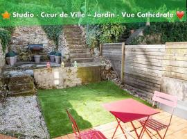 oo Le jardin oo paisible studio équipé et bien placé，位于坎佩尔的酒店