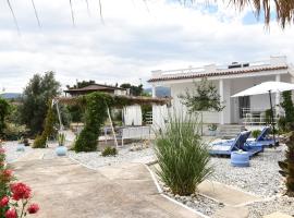 Los Almyros，位于米利的酒店