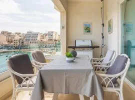 Luxury Seafront 2 bedroom apartment in Spinola Bay