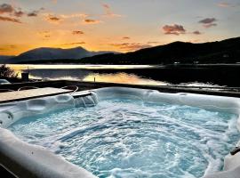 Glenachulish Bay with Hot Tub，位于格伦科的酒店