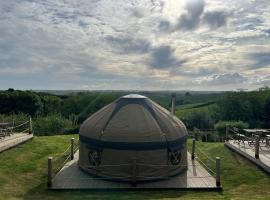 Looe Yurts，位于西卢港的豪华帐篷营地