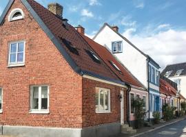 Stunning Home In Ystad With Kitchen，位于斯塔德的酒店