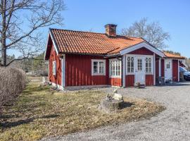 Cozy Home In Söderköping With Kitchen，位于南雪平的酒店