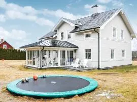 4 Bedroom Nice Home In Karlstad