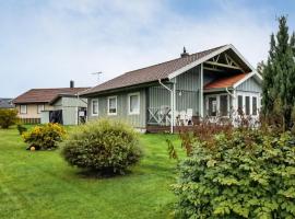 Nice Home In Ljungby With Wifi，位于永比的乡村别墅