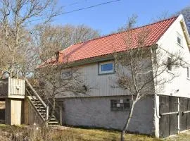 2 Bedroom Cozy Apartment In Skärhamn