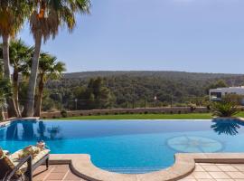 Luxurious villa Sol de Mallorca，位于Sol de Mallorca的带停车场的酒店