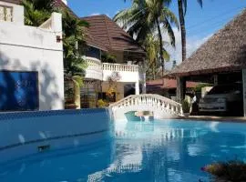 Lovely 4-Bed Villa Family oriented or a smallgroup