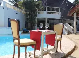 Lovely 4-Bed Villa Family oriented or a smallgroup