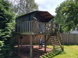 Treehouse op het platteland van Huize Ouwervelden