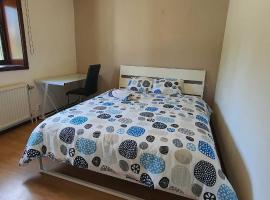 Private Room in Shared House-Close to University and Hospital-3，位于于默奥的酒店