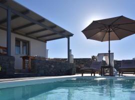 Blue View Villa Apartment #1 With Mini Shared Pool，位于普恩达的酒店