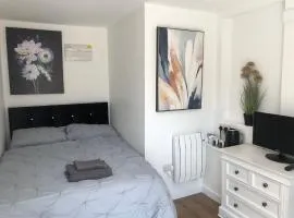 Lovely Modern decorated 1 bed Studio