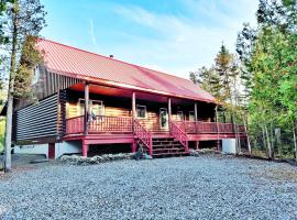 Tobermory Peaceful Private Entire Cottage Log Home Spacious Fully Equipped，位于Miller Lake的家庭/亲子酒店