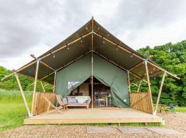 Awe Inspiring two storey tent，位于Crowhurst的酒店