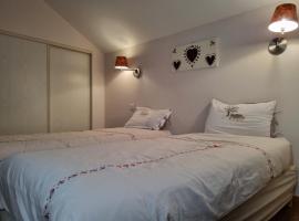 THAYA HOTEL，位于Charix的酒店