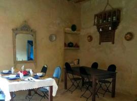 Dar Oasis Moringa，位于伊尔富德的酒店