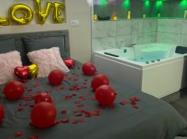 Lov&rsquo;SPA，位于弗勒里梅罗吉的带热水浴缸的酒店