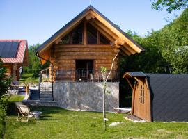 Brunarica Biopark -Log house Biopark，位于格罗苏普列的酒店