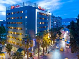 伊兹密尔阿尔桑贾克宜必思酒店，位于伊兹密尔的带停车场的酒店