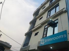 Trimrooms Shree Mata Palace, Katra Bus Stand，位于格德拉的酒店