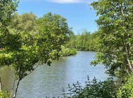 La Vallée，位于瑟内夫的酒店