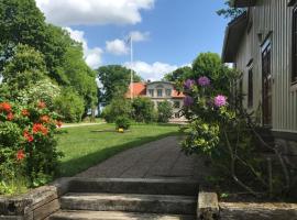 Sjötorp Säteri Bed & Breakfast，位于Larv的住宿加早餐旅馆