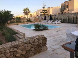 Newly Converted One of a Kind Farmhouse Villa In Gozo，位于阿尔卜的度假屋