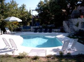 PROVENCE SOLEIL LUBERON PISCINE，位于阿普特的酒店