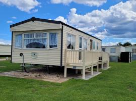 6 Berth on Millfields (Baysdale Super)，位于英戈尔德梅尔斯的酒店