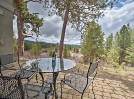 Private McCall Apartment with Mountain View!，位于唐纳利的酒店