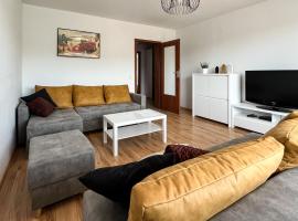 Uroczy Apartament Pod Skarpą，位于瓦多维采的酒店