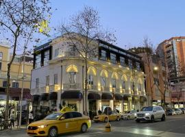 The Crown Boutique Hotel & SPA，位于地拉那Pyramid of Tirana附近的酒店