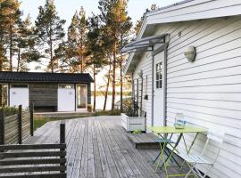 Gorgeous Home In Vikbolandet With Wifi，位于Arkösund的乡村别墅