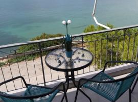 Orion front sea apartment，位于塞奥洛戈斯的酒店