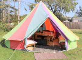 Rum Bridge Pet Friendly Bell Tent，位于克莱尔的酒店