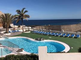 Vivienda con encanto, en un complejo con piscina，位于La Estrella特拉萨斯购物中心附近的酒店