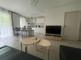 Splendide appartement 3 pièces - Parking et Clim，位于瓦朗斯的酒店