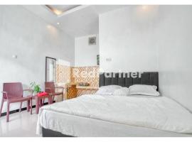 Griya Rahayu Guesthouse Mitra RedDoorz near Jatim Park 2 Batu，位于特勒贡的酒店