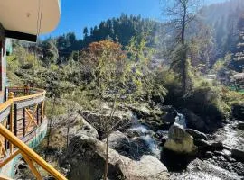 Madpackers Jibhi - Of Streamsides & Waterfalls